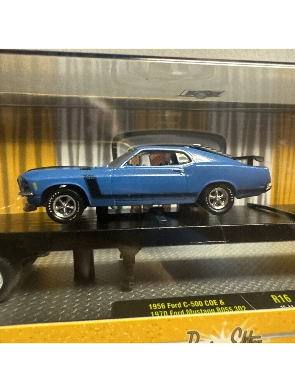 1:64 M2 Machines Auto-Haulers 1956 Ford C-500 COE & 1970 Ford Mustang BOSS 302